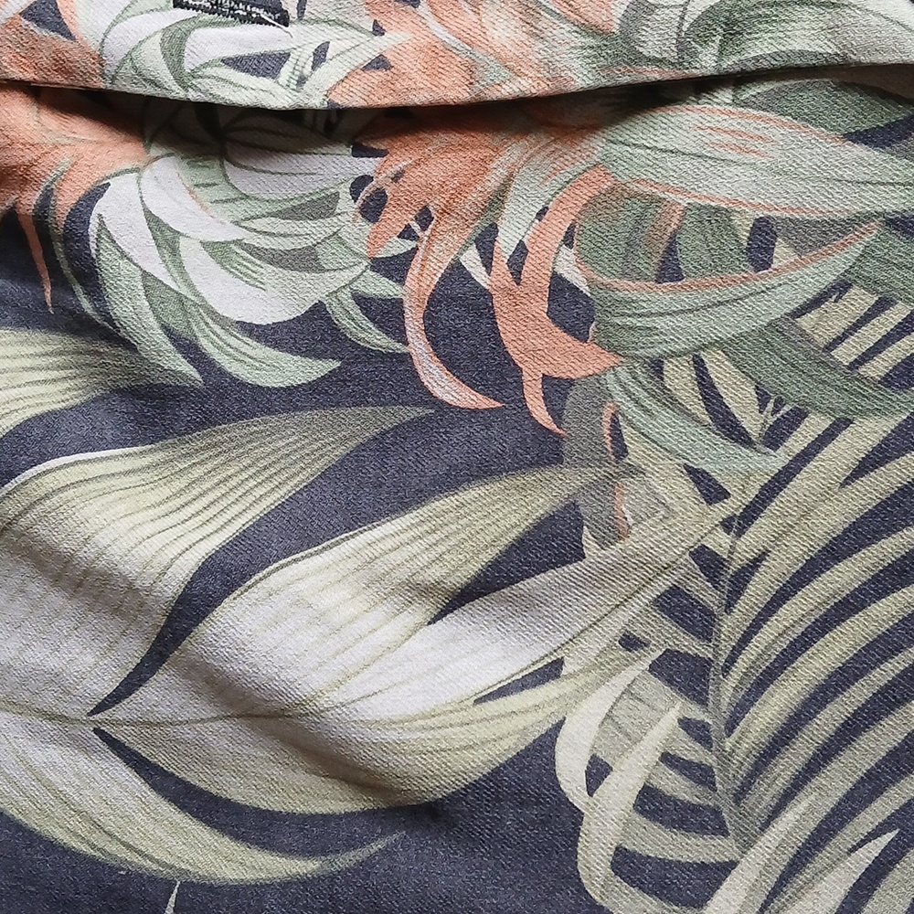 Vntg TOMMY BAHAMA Hawaiian Men's SILK shirt Green ON Charcoal.Leaves